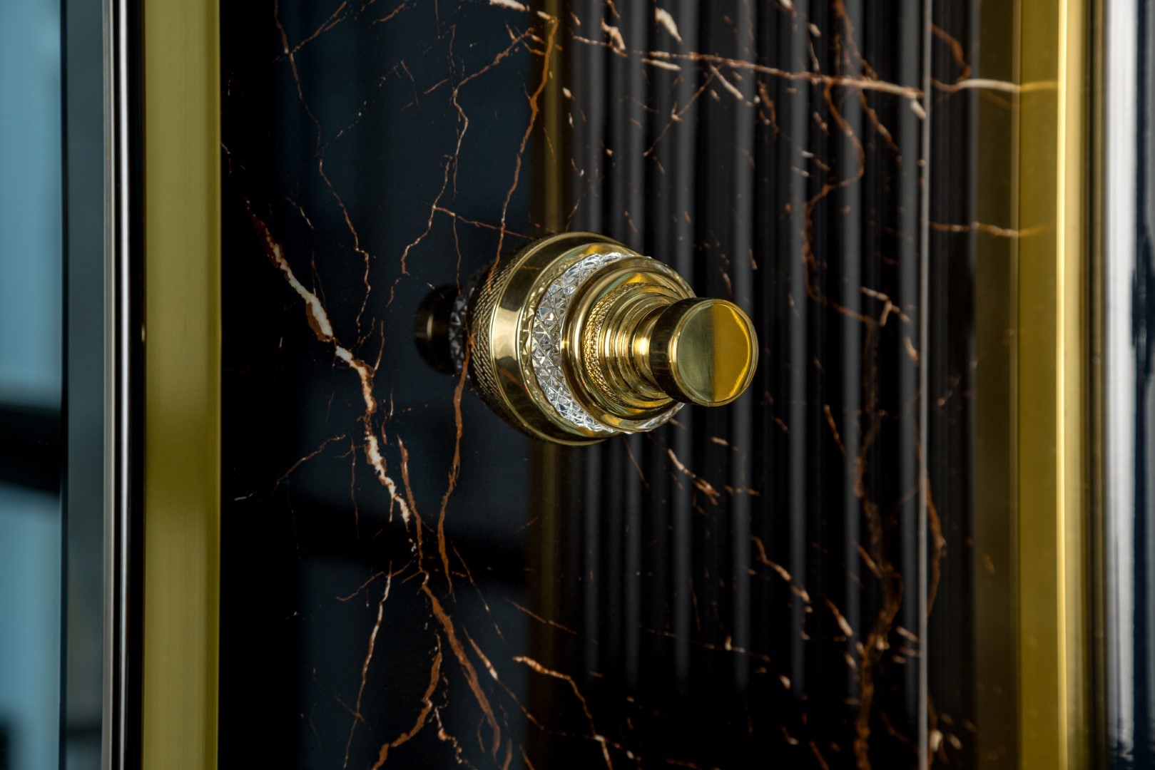 Крючок AURA Gold