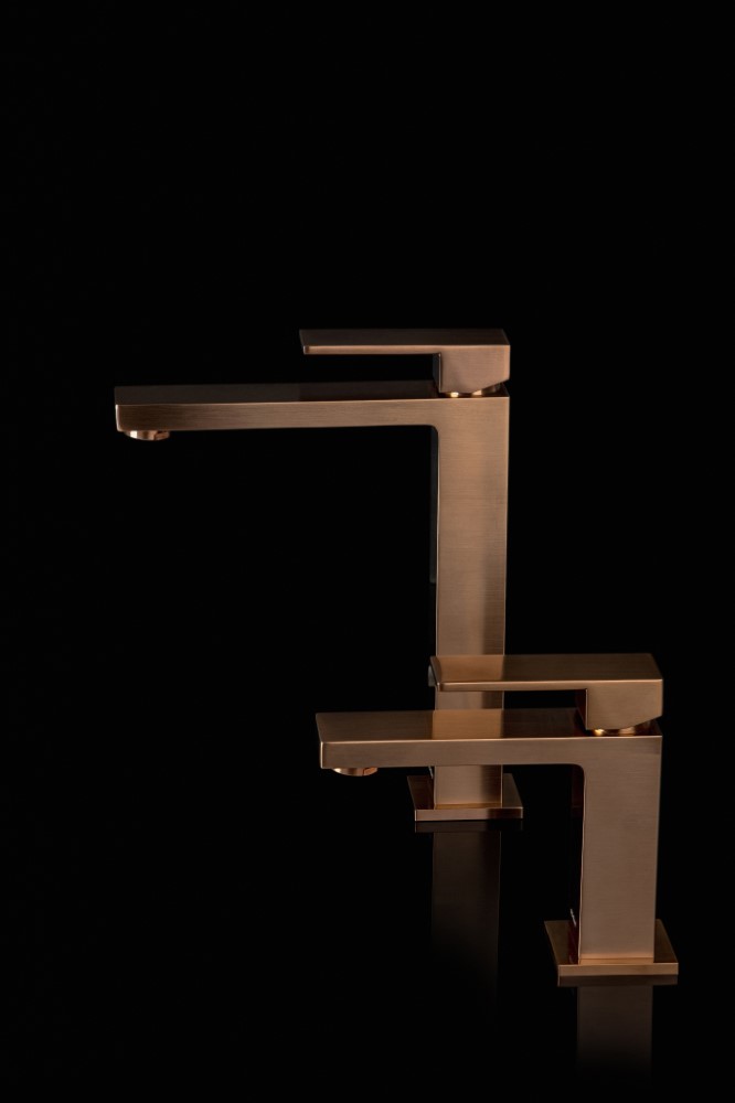 Cмеситель для умывальника Qubic Copper Brushed
