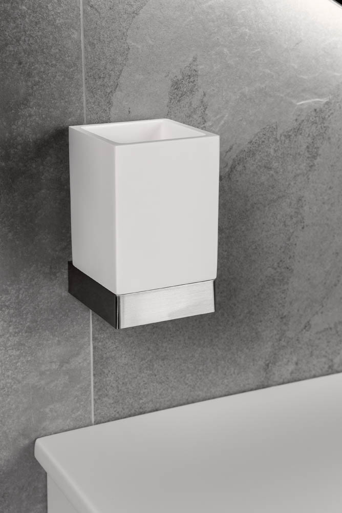 Стакан настенный Qubic Nickel Brush