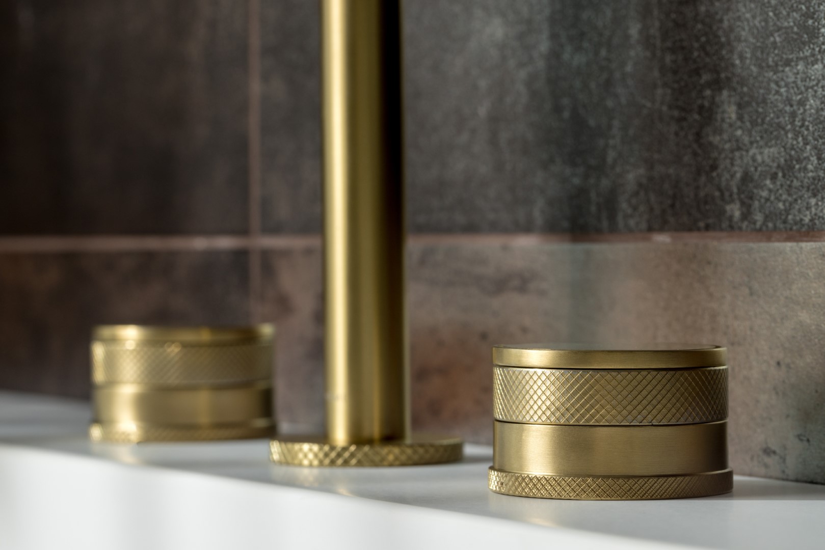 Смеситель на столешницу PRESTIGE на 3 отв. MAT GOLD