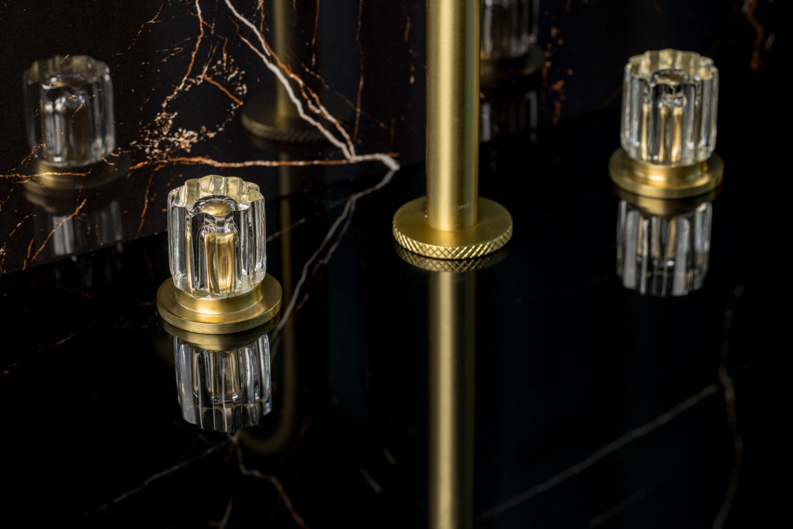 Смеситель на столешницу ELEGANTE на 3 отв. MAT GOLD
