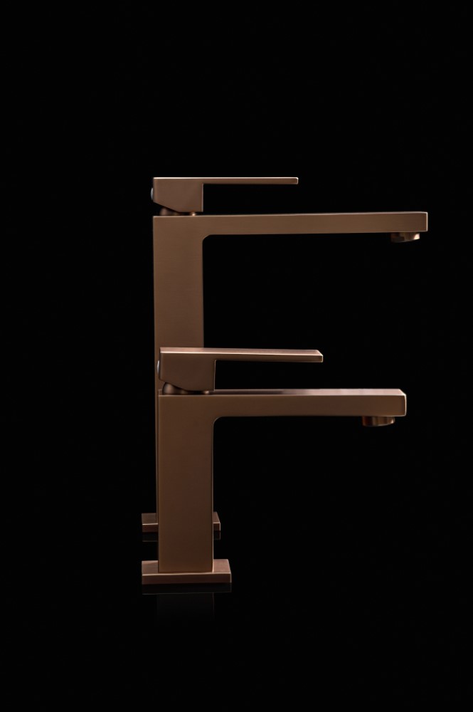 Смеситель для умывальника высокий Qubic Brushed Bronze