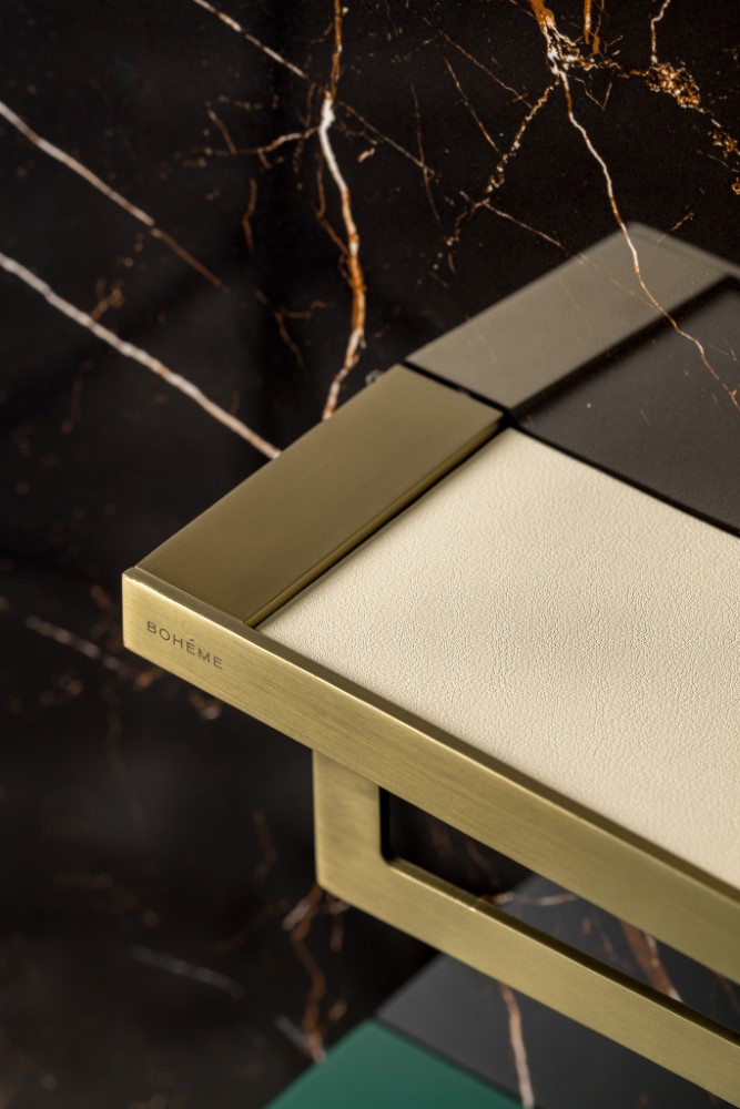 Держатель для туалетной бумаги c крышкой Qubic Matt Gold