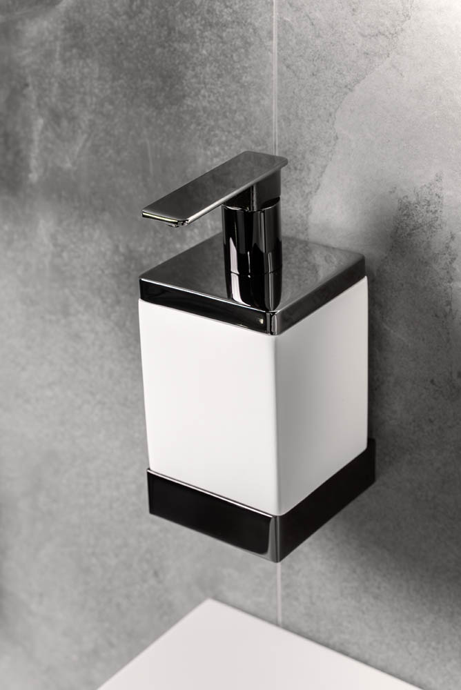 Диспенсер настенный Qubic Shine Gun Metal