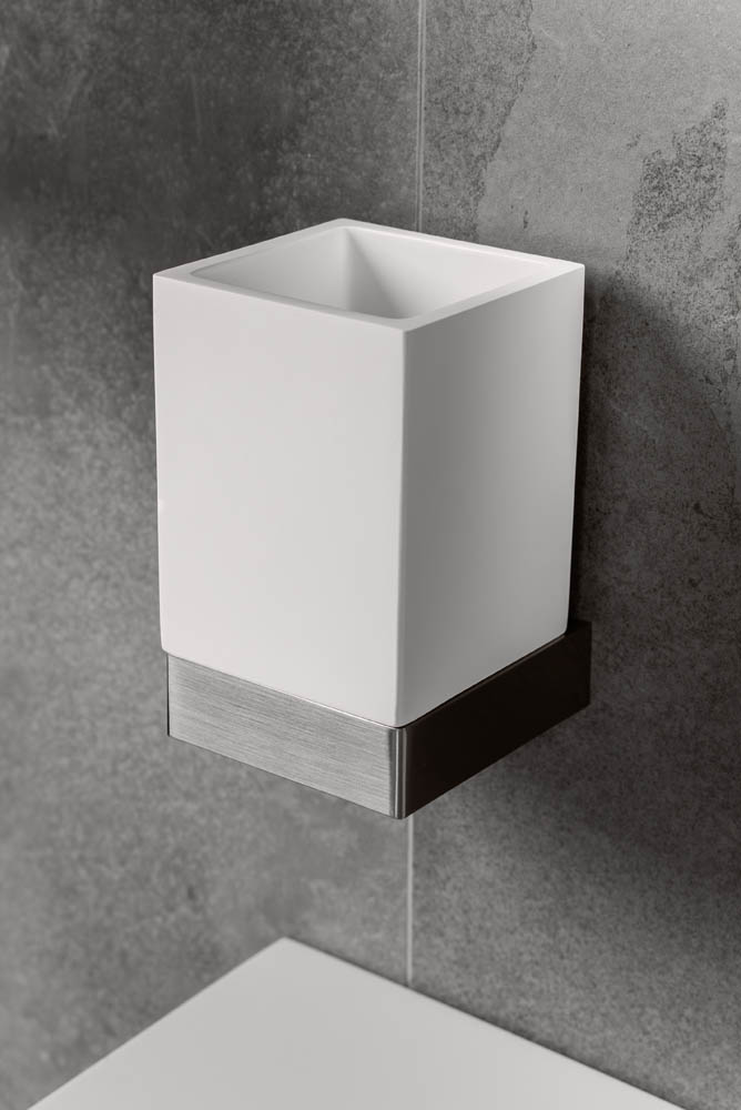 Стакан настенный Qubic Nickel Brush