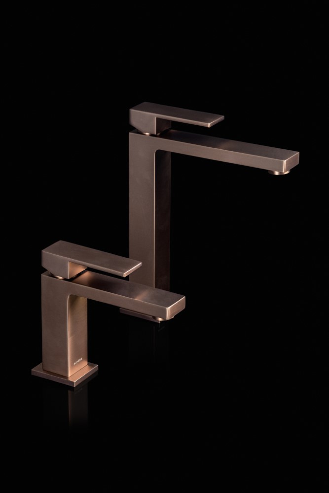 Смеситель для умывальника высокий Qubic Brushed Bronze