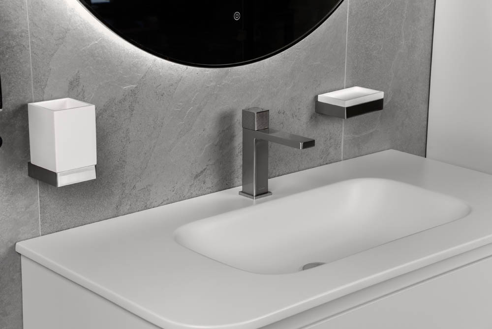 Стакан настенный Qubic Nickel Brush
